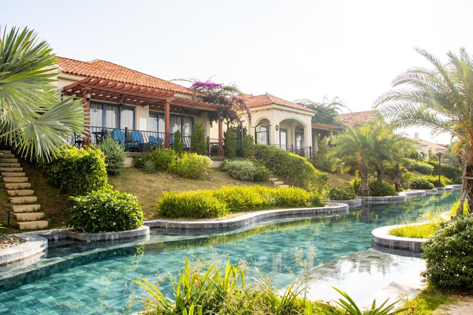 Centara Mirage Resort Mui Ne Exterior photo Vinpearl Hotel Nha Trang