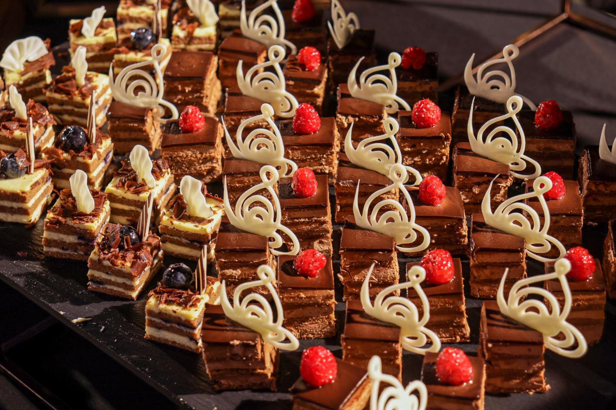 Centara Mirage Resort Mui Ne Exterior photo Petit fours