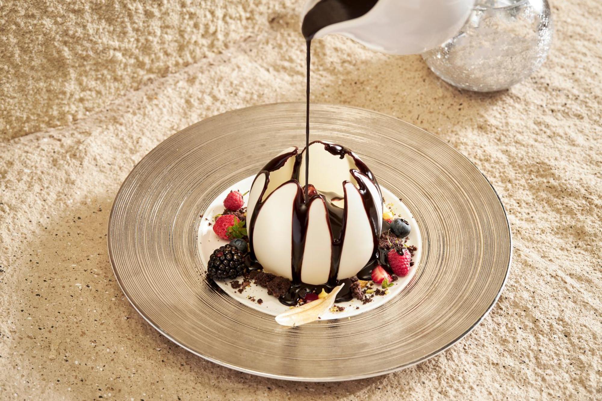 Centara Mirage Resort Mui Ne Exterior photo Chocolate sauce being drizzled over a dessert
